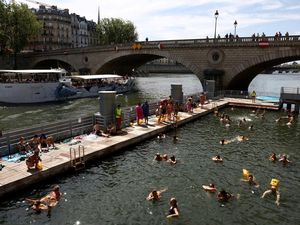Sungai Seine Paris Kembali Jadi Tempat Berenang