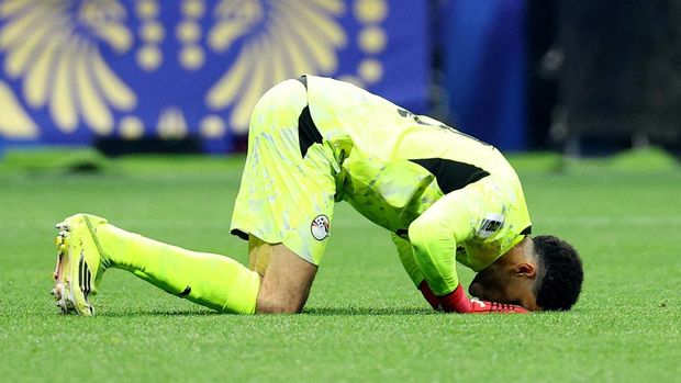 Argentina vs Mesir Soccer Football - FIFA World Cup 2026 - Round of 16 - Argentina v Egypt - Atlanta Stadium, Atlanta, Georgia, U.S. - July 7, 2026 Egypt's Mostafa Shoubir celebrates after saving a penalty missed by Argentina's Lionel Messi's IMAGN IMAGES via Reuters/Nathan Ray Seebeck