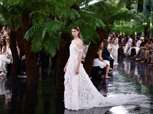 Inikah Gaun Pengantin Taylor Swift dari Dior Couture karya Jonathan Anderson?