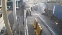 CCTV Rekam Detik-detik Truk Tabrak 5 Motor-3 Tewas di Jalur Maut Pandaan