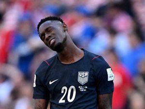 Balogun Diselamatkan Donald Trump, eh Nggak Bisa Selamatkan AS