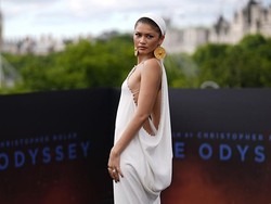 Kontroversi Anting Kuno Zendaya di Tur The Odyssey, Diduga Dicuri dari Iran