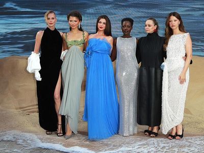 Foto: Adu Gaya Zendaya Hingga Charlize Theron di Premier The Odyssey London
