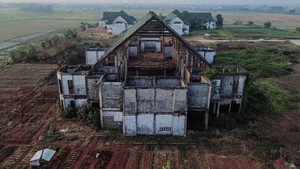 Potret Islamic Centre Bekasi Terbengkalai