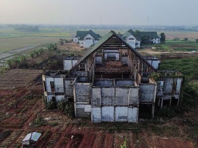 Potret Islamic Centre Bekasi Terbengkalai