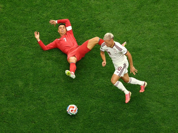 Soccer Football - FIFA World Cup 2026 - Round of 16 - Portugal v Spain - Dallas Stadium, Arlington, Texas, U.S. - July 6, 2026 Spain's Dani Olmo fouls Portugal's Cristiano Ronaldo REUTERS/Issei Kato     TPX IMAGES OF THE DAY