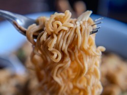 Kronologi Wabah Salmonella yang Dikaitkan Mi Instan Rasa Ayam