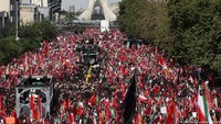 Jutaan Orang Padati Prosesi Pemakaman Khamenei, Unjuk Kekuatan?
