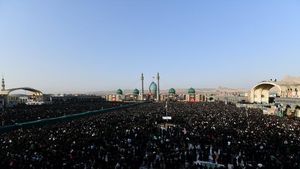 Lautan Pelayat Sambut Kedatangan Jenazah Ali Khamenei di Kota Suci Qom