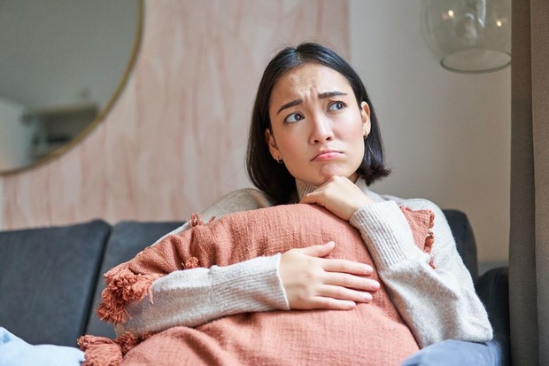 Jika pikiran terus bersiap menghadapi kemungkinan terburuk, bahkan saat keadaan sebenarnya aman, bisa jadi tubuhmu masih berada dalam mode bertahan hidup/ Foto: Freepik.com/Freepik
