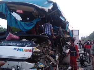 Sopir Bus Kecelakaan Maut di Tol Permai Riau Melarikan Diri