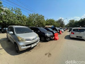 Parkir Pantai Pangandaran Carut-marut, Wisatawan Abaikan Larangan