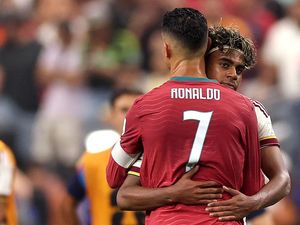 Lamine Yamal Peluk Cristiano Ronaldo