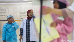 Libur Sekolah, Anak Belajar Jadi Dokter Kecil