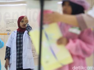 Libur Sekolah, Anak Belajar Jadi Dokter Kecil