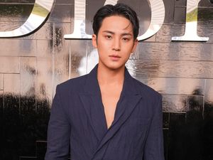 Pesona Mingyu SEVENTEEN Jadi Pangeran Dior, Auranya Bikin Mabuk Visual