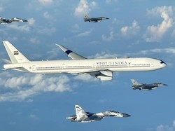 Momen Pesawat PM India Modi Dikawal Jet Tempur saat Masuki Wilayah RI