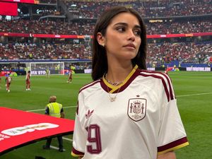 Pacar Lamine Yamal Unggah Foto Ciuman usai Spanyol ke Final Piala Dunia 2026