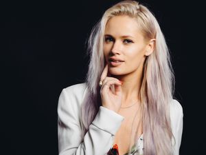 Penyanyi Party Rock Anthem, Lauren Bennet Meninggal Dunia