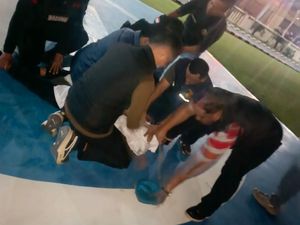 Pria di Palembang Bawa Bendera Tulisan Tauhid Terobos Mapolda Sumsel