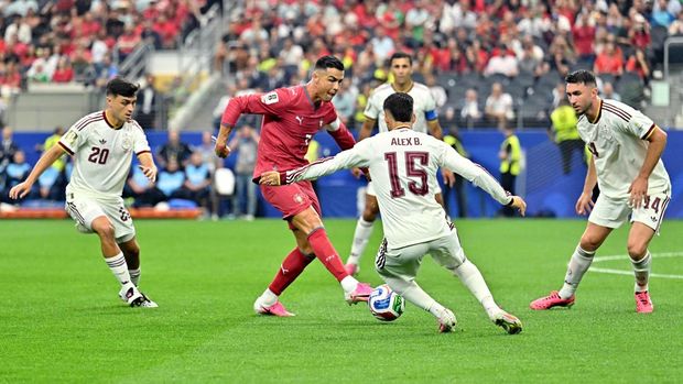 Soccer Football - FIFA World Cup 2026 - Round of 16 - Portugal v Spain - Dallas Stadium, Arlington, Texas, U.S. - July 6, 2026 Portugal's Cristiano Ronaldo in action with Spain's Pedri, Alex Baena and Aymeric Laporte IMAGN IMAGES via Reuters/Maria Lysaker