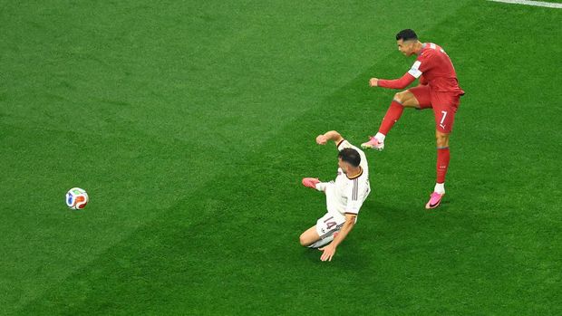 Soccer Football - FIFA World Cup 2026 - Round of 16 - Portugal v Spain - Dallas Stadium, Arlington, Texas, U.S. - July 6, 2026 Portugal's Cristiano Ronaldo shoots at goal REUTERS/Issei Kato