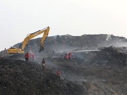 Hari ke-9 Pemadaman Kebakaran TPA Jatiwaringin, 49% Lahan Padam