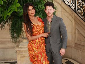 Kemesraan Priyanka Chopra-Nick Jonas Bukti Gak Ada Isu Cerai