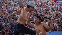 Sabet Rotan Demi Tradisi, Ojung Kembali Meriahkan Lumajang