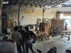 Teror Preman Ngamprah Bandung Barat, Palak Toko Mebel Sambil Mabuk