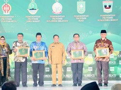 Tito Serahkan Adinata Syariah 2026, Pemda Didorong Kembangkan Industri Halal