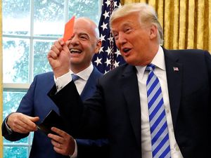 Trump Serang Wasit yang Beri Kartu Merah Balogun, FIFA Pasang Badan