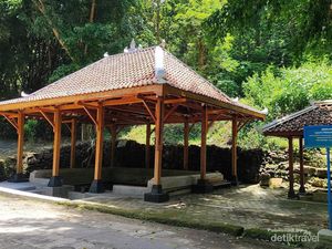 Pasar Alam di Sendang Banyu Temumpang