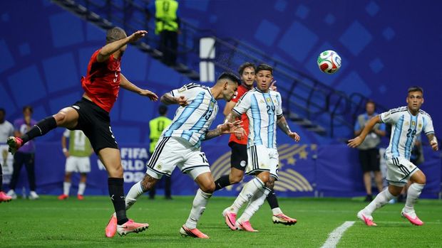 Soccer Football - FIFA World Cup 2026 - Round of 16 - Argentina v Egypt - Atlanta Stadium, Atlanta, Georgia, U.S. - July 7, 2026 Argentina's Cristian Romero scores their first goal REUTERS/Carlos Barria
