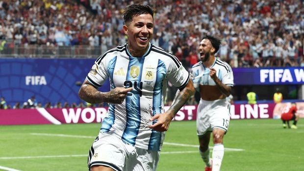 Soccer Football - FIFA World Cup 2026 - Round of 16 - Argentina v Egypt - Atlanta Stadium, Atlanta, Georgia, U.S. - July 7, 2026 Argentina's Enzo Fernandez celebrates scoring their third goal REUTERS/Amanda Perobelli