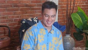 Baim Wong Hadir Wisuda Anak