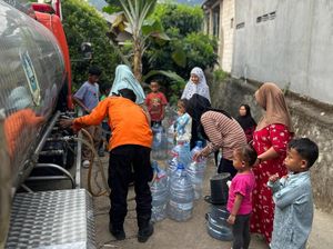 2.189 Orang Terdampak Kekeringan di Sukaraja Bogor, Warga Cari Air ke Sungai