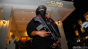 Brankas Berisi Valas Disita, Polisi Geledah Money Changer dan Kafe di Cipete