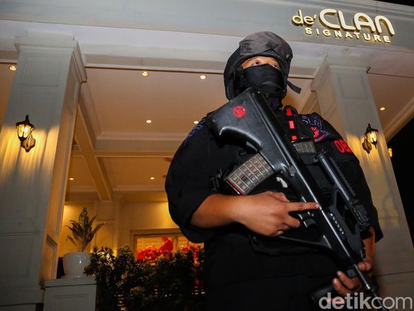 Bingkai Sepekan: Heboh Penggeledahan Jaksel hingga Pemakaman Ali Khamenei