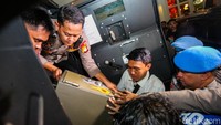 Brankas Tertanam di Dinding Kafe deClan, Polisi Temukan Valas dalam Jumlah Besar