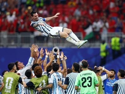 Messi Cs Cuma Butuh 14 Menit Buat Comeback dan Menang!