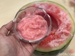 Trik Bikin Es Krim Cuma dari Semangka Beku, Hasilnya Lembut Tanpa Mesin