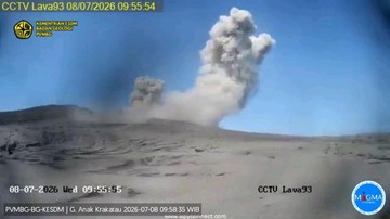 Bupati Lamsel Imbau Warga Tak Dekati Gunung Anak Krakatau Usai Erupsi