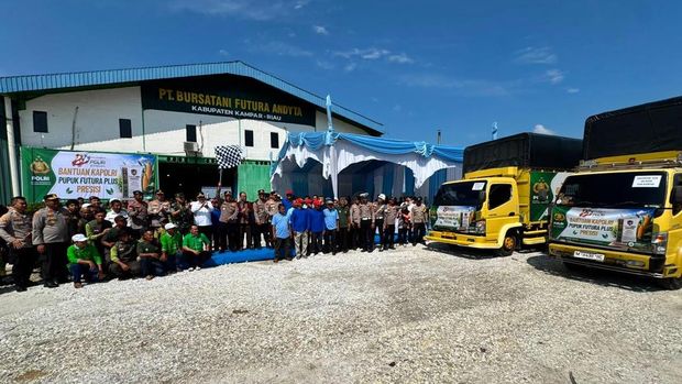 Kapolri Jenderal Listyo Sigit Prabowo meninjau pabrik pupuk batu bara di Kampar, Riau, Rabu (8/7/2026).