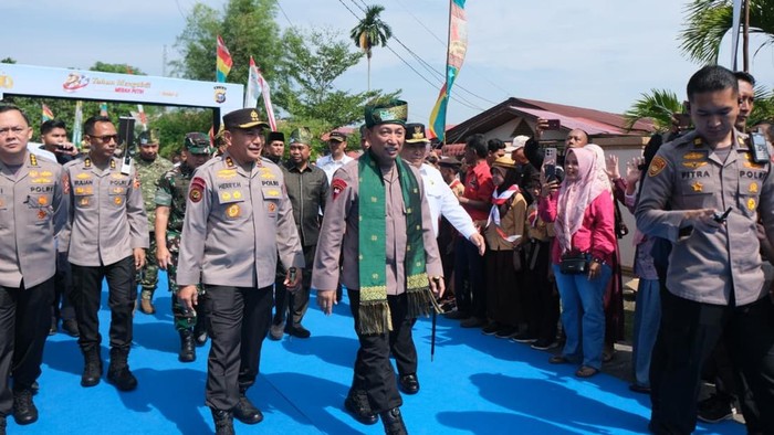 Kapolri Tiba di Dumai Riau untuk Resmikan 80 Jembatan Merah Putih Presisi Kapolri Tiba di Dumai Riau untuk Resmikan 80 Jembatan Merah Putih Presisi