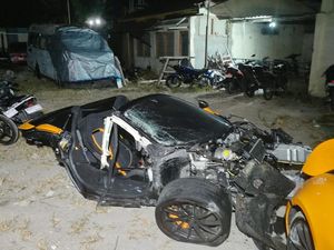 Begini Kondisi Penumpang McLaren Tabrak Tiang hingga Terbelah di Sukoharjo