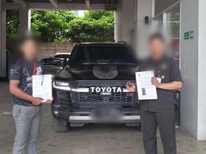 Land Cruiser Terkait Suap Bupati Kuansing Tiba di Rupbasan KPK