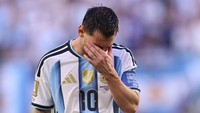 Messi Menangis usai Argentina Lolos Dramatis, Ronaldo Kembali Diseret