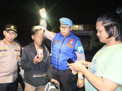 Patroli Dini Hari di Jakbar, Polisi Tangkap Pria Bawa Sabu