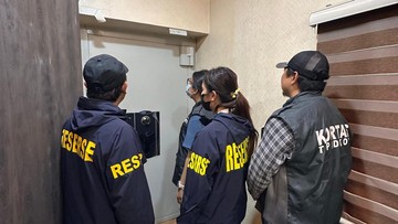 Polisi Temukan Uang USD dan SGD di Brankas Kafe de'Clan, Jumlahnya Fantastis